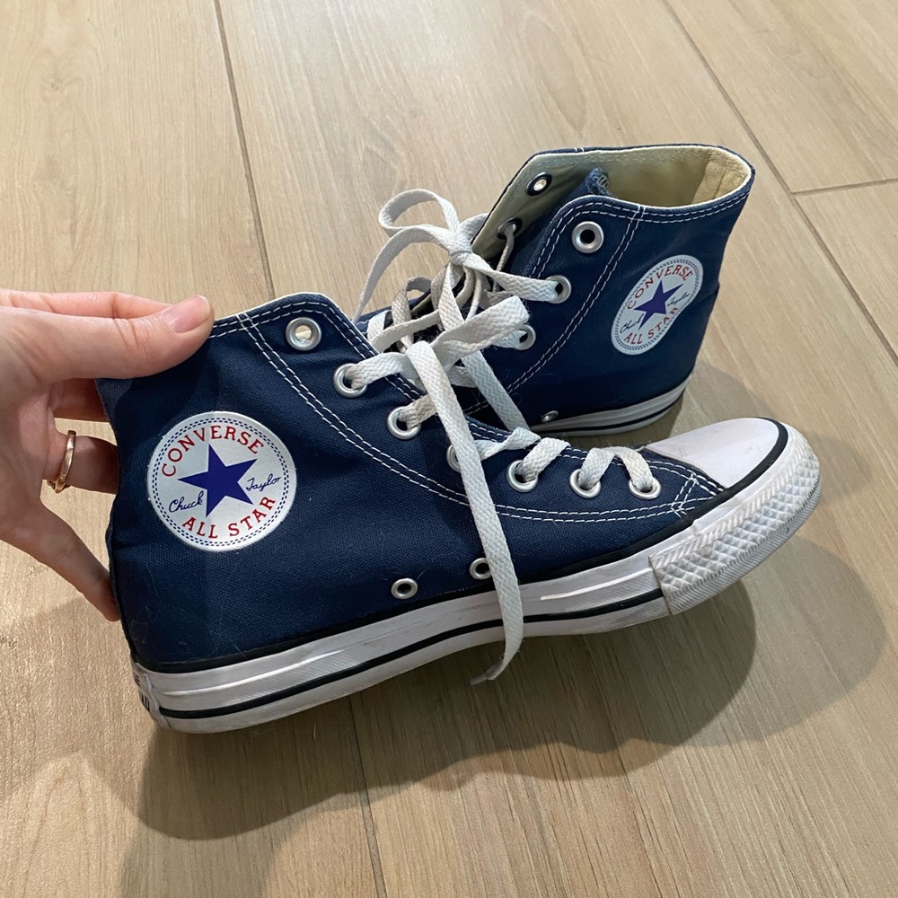 Converse All Star Navy Hi Tops size 7 practically new